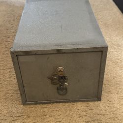 Vintage Star Safe Spec F2-ND S.M.N.A class D Star Safe With Key