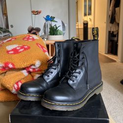 Doc Marten Women’s Combat Boot (Size 9)