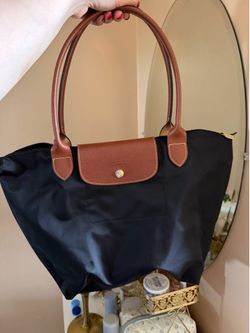 Black medium longchamp