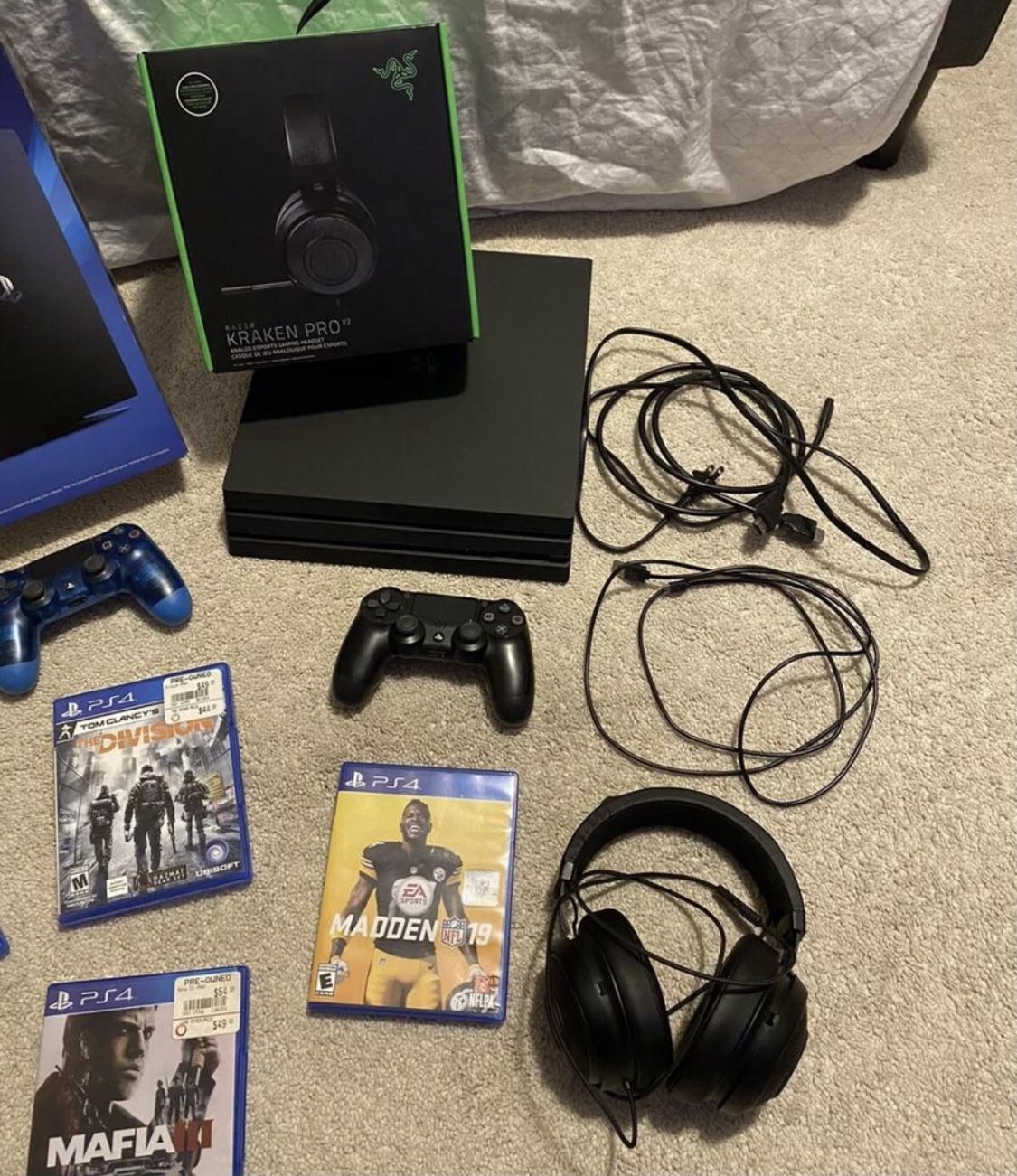 PS4 Pro 1TB Bundle W/ Razor Gaming Headset / 3 Controllers / 4 Games / All Cords