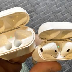 Apple AirPods 1st Generation Model A1523 Version 6.6.8 Charging Cable & Extra Charging Case White