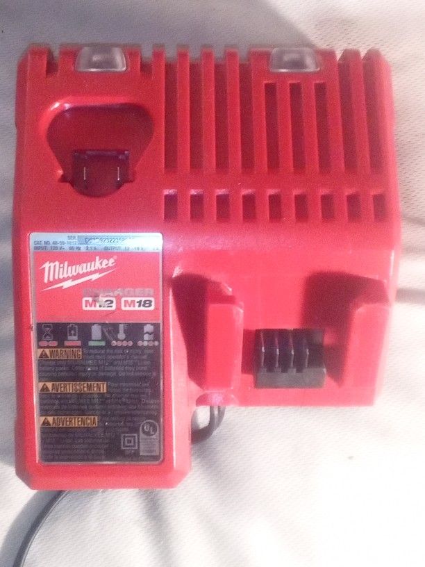 Milwaukee Battery Plus Battery Charger