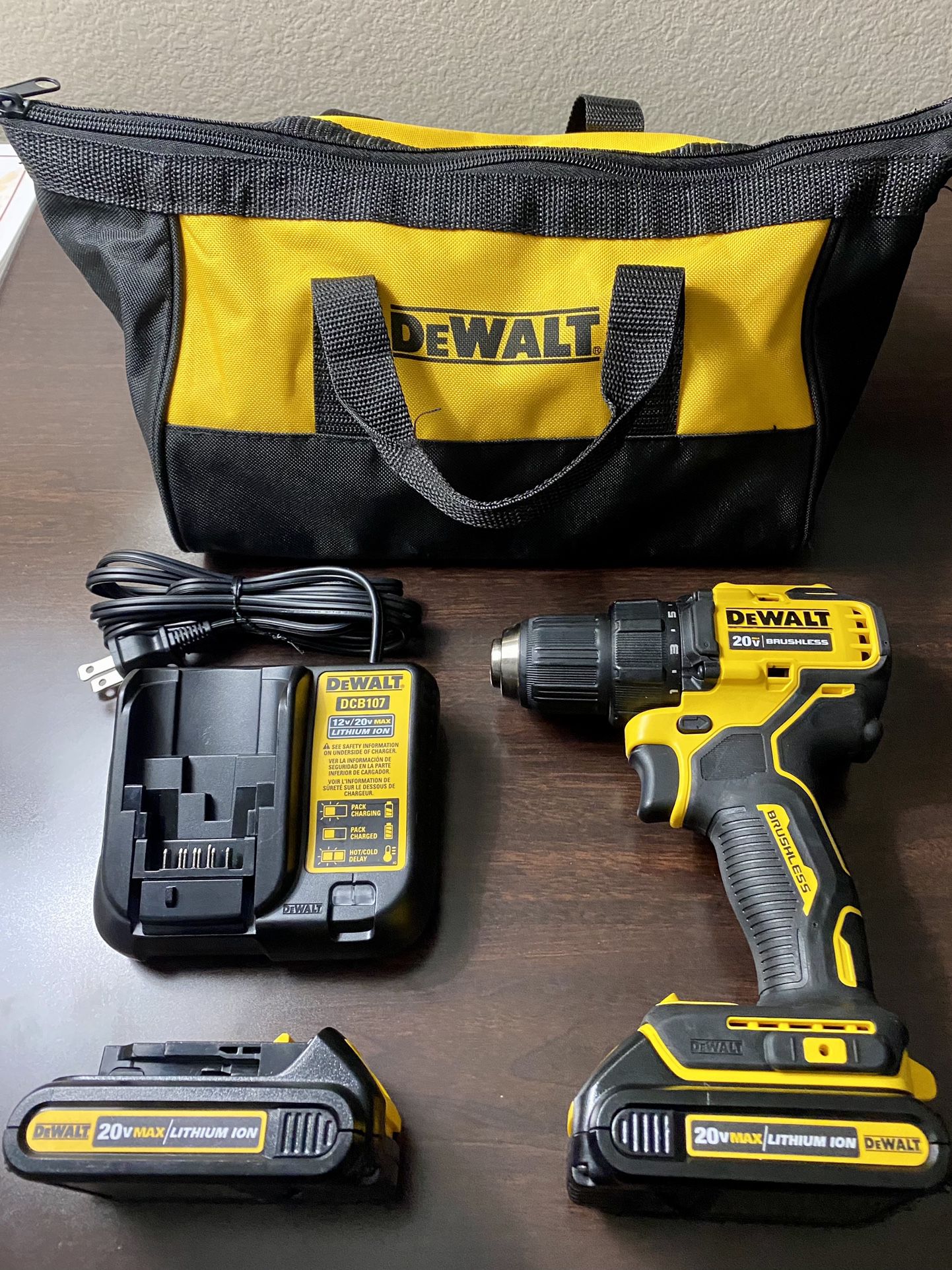 NEW Dewalt Atomic 20V MAX with Extra Battery And Charger.  Never Used!  