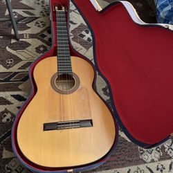 Vintage guitar in excellent condition  with case