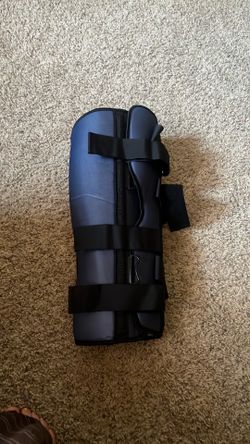 Knee brace