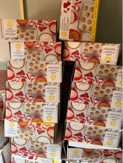 Wholesale - 15 pieces Wilton Bakeware Red Baking Set
