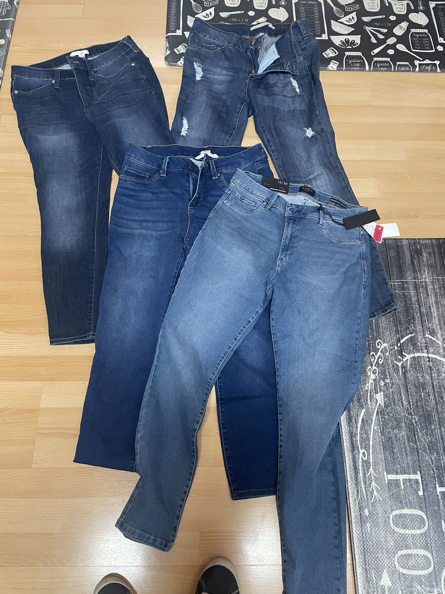 15 piece womens size 10 jeans and size small/medium tops! 15 pieces - All in good condition- Some new! Flanbels/Tops/Jeans $20 - 67th ave/Bell