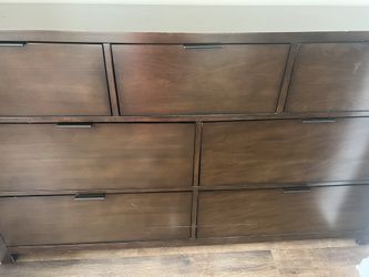 Macys tribeca 7 Drawer Dresser for Sale in Jersey City, NJ - OfferUp Macys tribeca 7 Drawer Dresser for Sale in Jersey City, NJ - OfferUp
