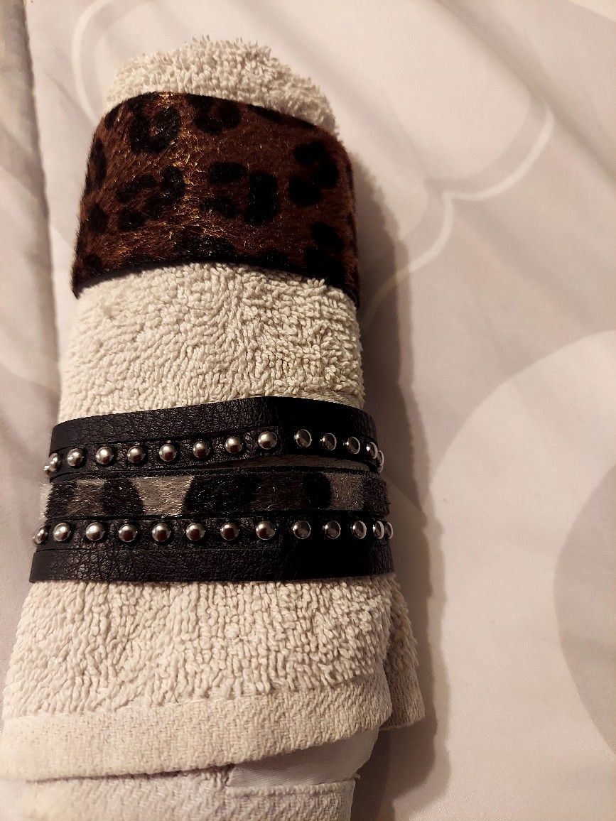 WRISTBAND FOR WOMEN LEATHER