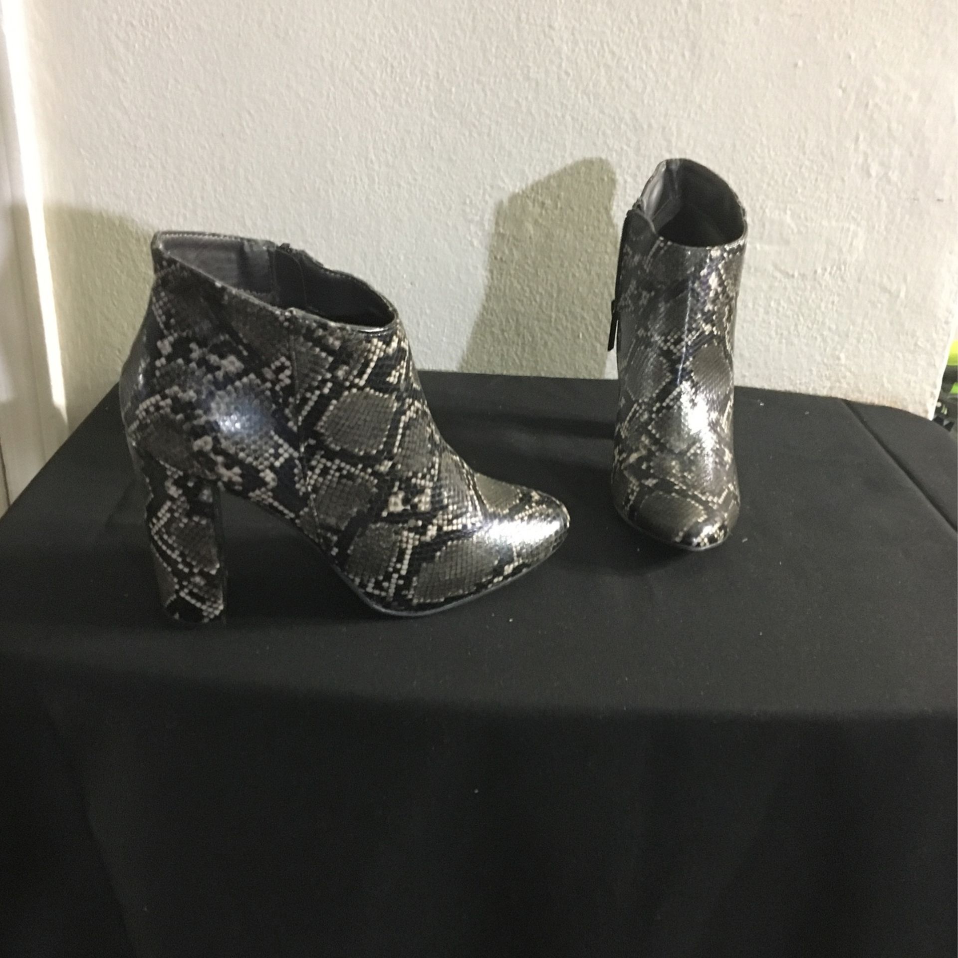 Snakeskin -patterned Ankle Boots