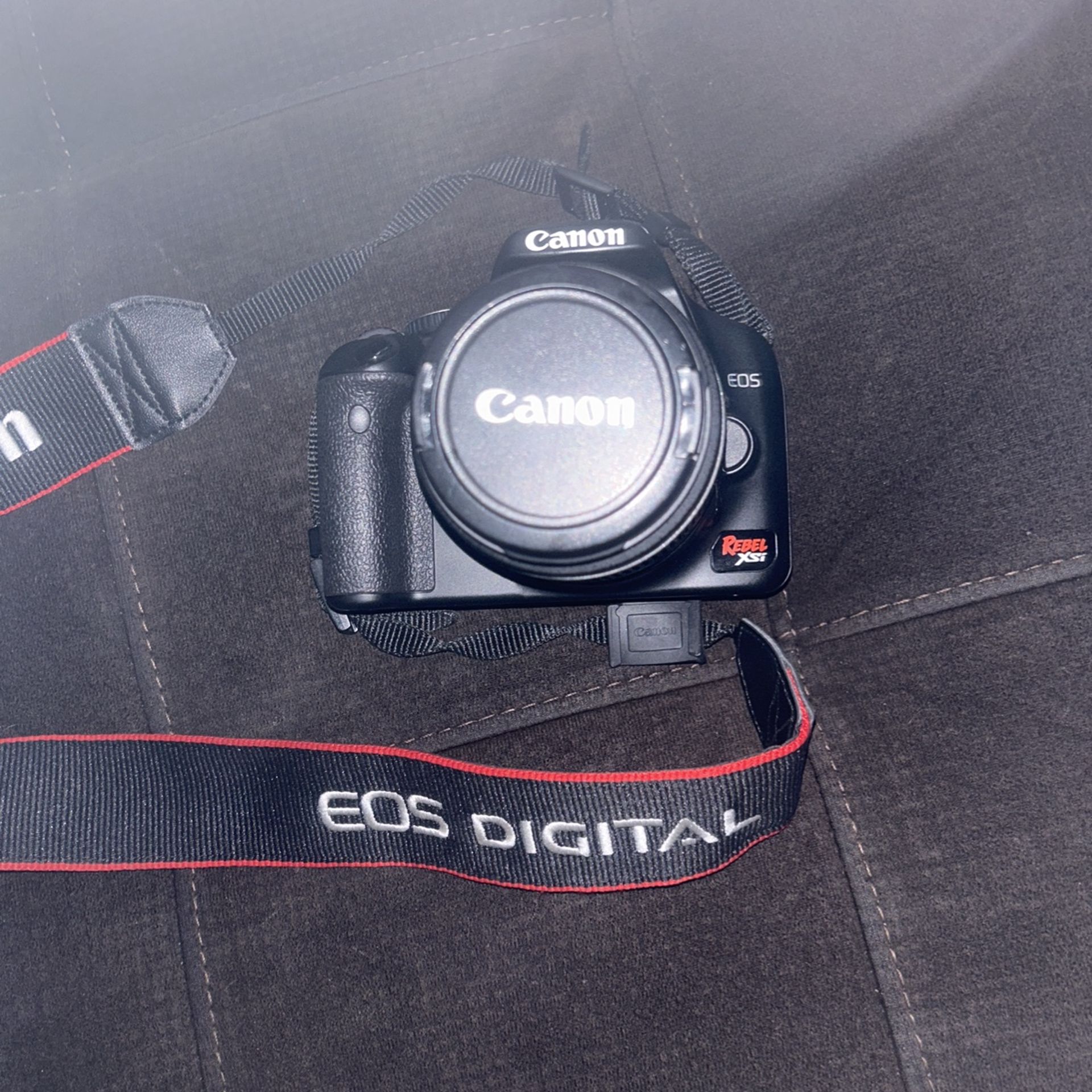 Canon Rebel XSi DSLR Camera with EF-S 18-55mm f/3.5-5.6 IS Lens (OLD MODEL)