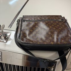Genuine Louis Vuitton Messenger Bag