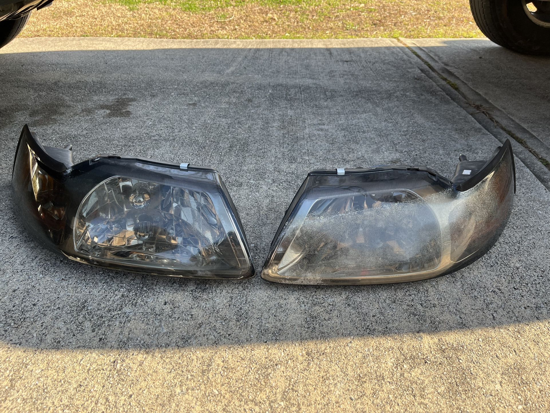 2003 Ford Mustang Headlight Assembly