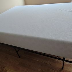 Zinus 12" Queen Size Memory Foam Mattress