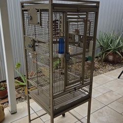 Jaula Beige De Hierro Fuerte Con Doble Bandeja Para Aves En Buenas Condiciones 