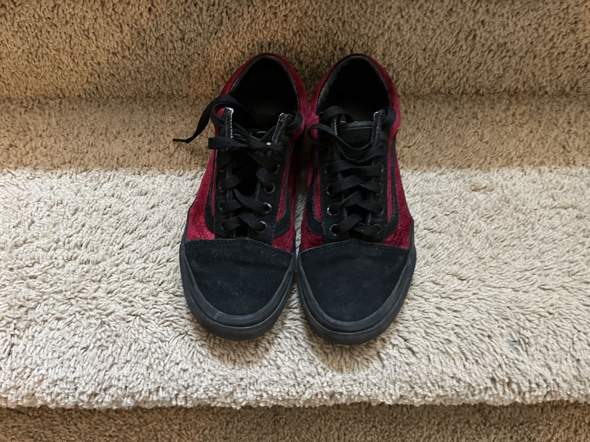 Vans Color Red And Black Size 4.0 Men’s 5.5 Women’s
