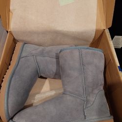 Like New- UGG Women Baby Blue Waterproof Boots Sz 8