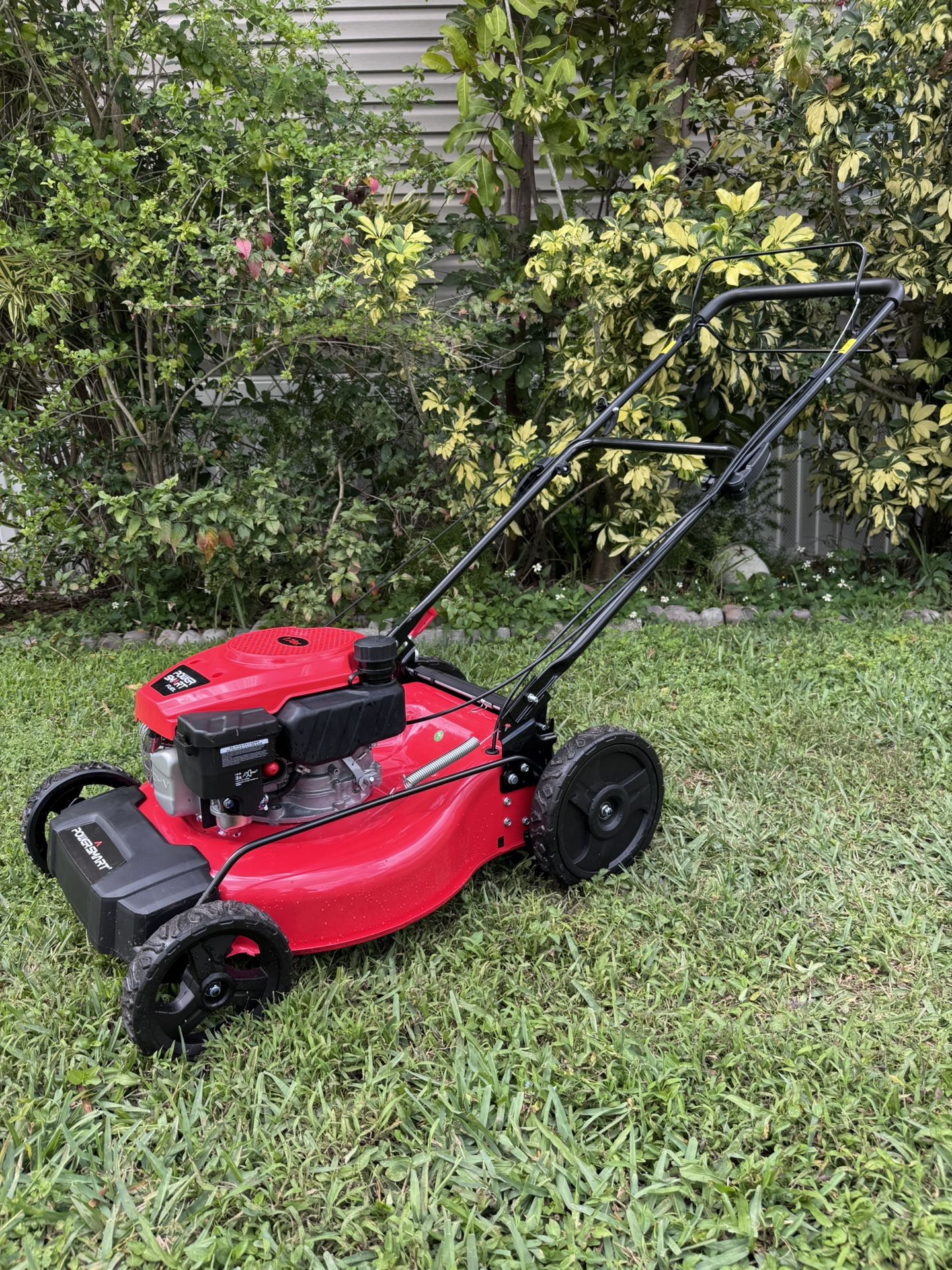 SELF PROPELLED POWER SMART 170CC GAS POWERED ENGINE LAWNMOWER WITH REAR WHEELS DRIVE . 6 POSITIONS OF CUT HIGH. MULCH / REAR DISCHARGE. WORKS FLAWLESS