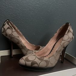 Coach Designer Signature Women's Beige Brown Logo Pumps Heels - Size 5.5 B