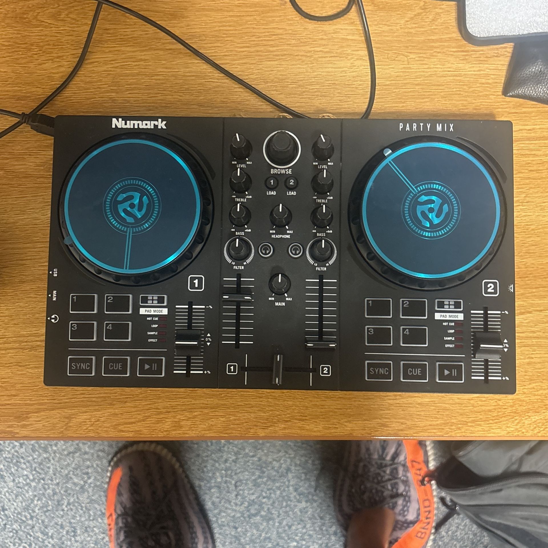 Numark Party Mix II - DJ Controller with Party Lights