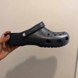 Men’s Crocs Selling By 4/8