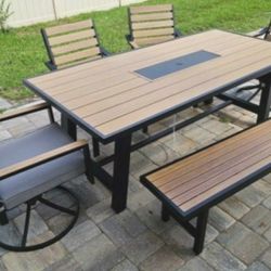 New 6 piece outdoor table set