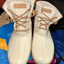 Sperry Women's Saltwater Emboss Wool boots size 8