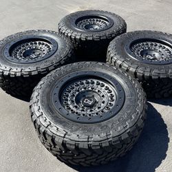 20” Black Rhino Barricade Wheels 6 Lug With 35.5” Toyo Mud-Terrain Tires Off-Road Wheels Rims Llantas Rines