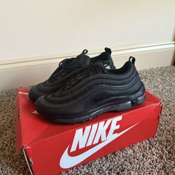 Airmax 97 Triple Black Sz 7.5M