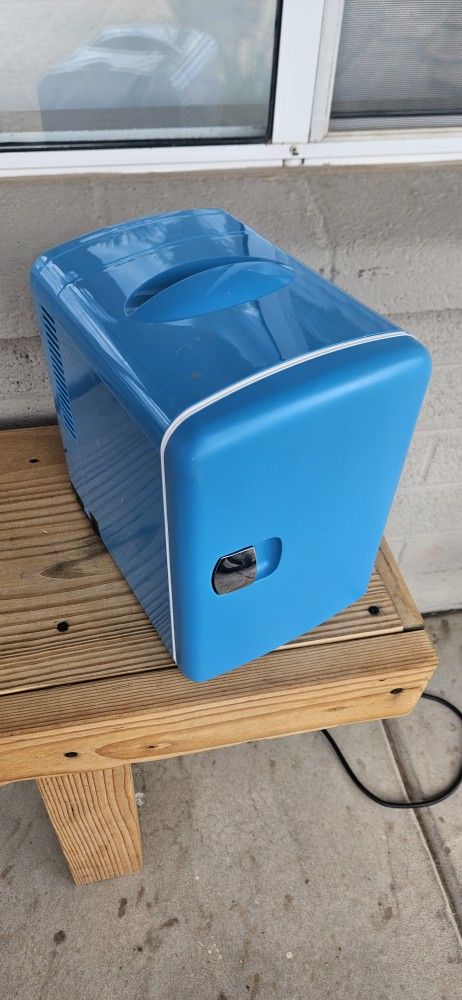 Make up mini fridge