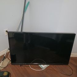 VIZIO 40 INCH  WITH  WALL MOUNT