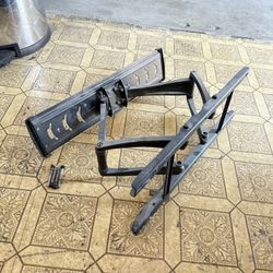 TV Mount 32”-80” Inch