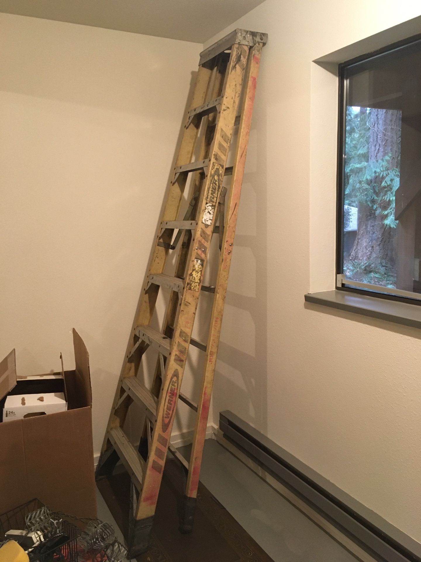 Werner 8’ Fiberglass Ladder 375 Lbs Load