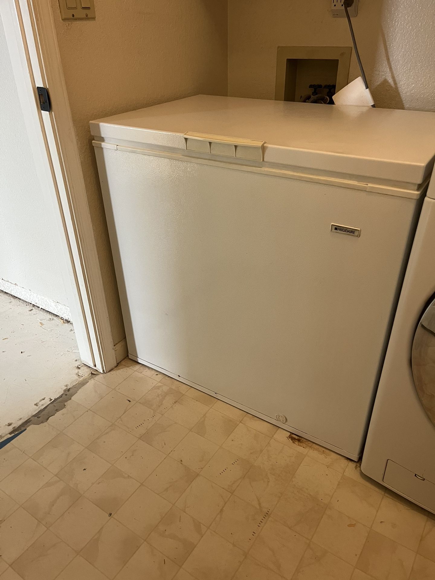 Frigidaire Deep Freezer