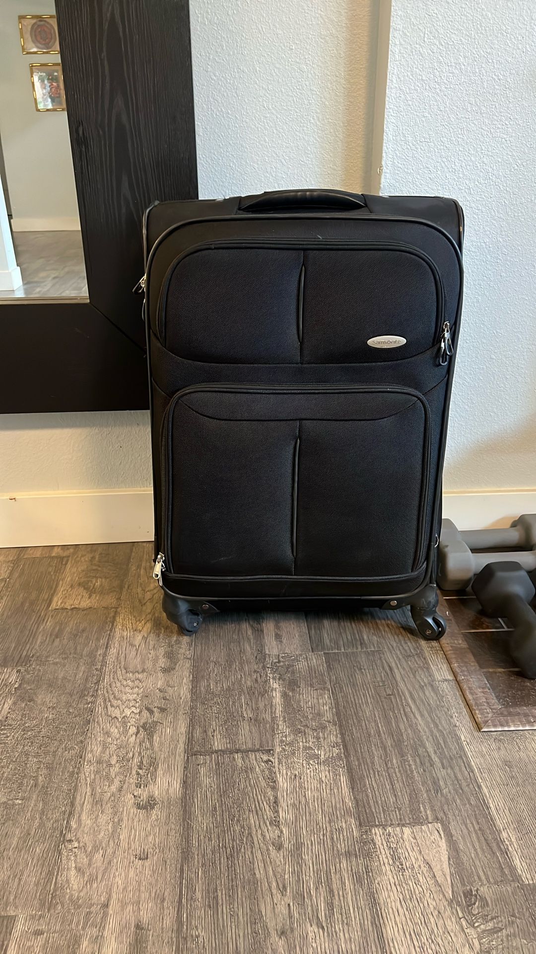 FREE Samsonite Spinner Suit Case 26” One Broken Wheel