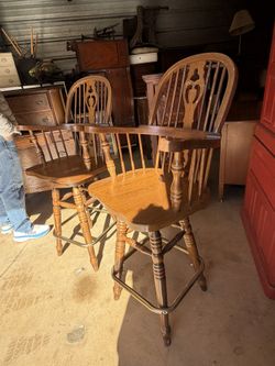 2 VINTAGE BAR STOOLS 