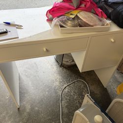 Free vanity Table