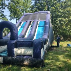 HUGE Double Slide Bouncy House!! 