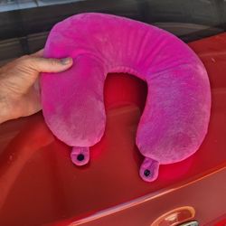 Nice cushy neck support for travelling 