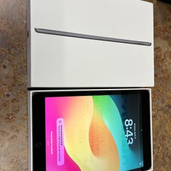 iPad 9th generation Cellular + WiFi (Unlocked) No Cracks Or Scratches 