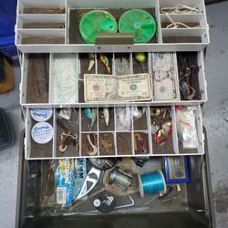Large Tackle Box Comes With Everything You See