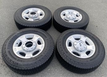 FORD F250, F350 8-LUG WHEEL SET WITH LT 275 70 18 H/T TIRES