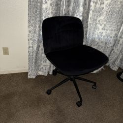 Black Criss Cross Chair With Wheels