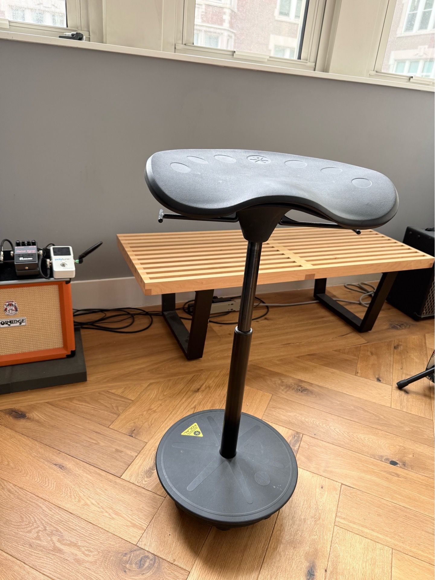 Focal Upright Pivot Ergonomic Leaning Stool for Standing Desk