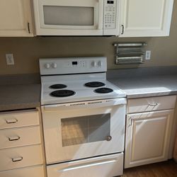 White Whirlpool Electric Stove