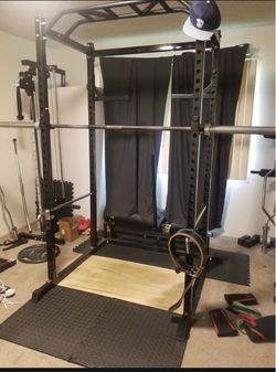 Titan T2 power rack w/extra attachments
