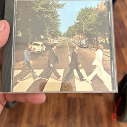 CD.  Abbey Road by The Beatles (CD, 1987) MADE IN ITALY STEREO 7 46446 2 VERY GOOD