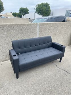62''W black Faux Leather Sofa Couch Tufted Loveseat w/ 2 USB Charger Ports & Cup Holders Black