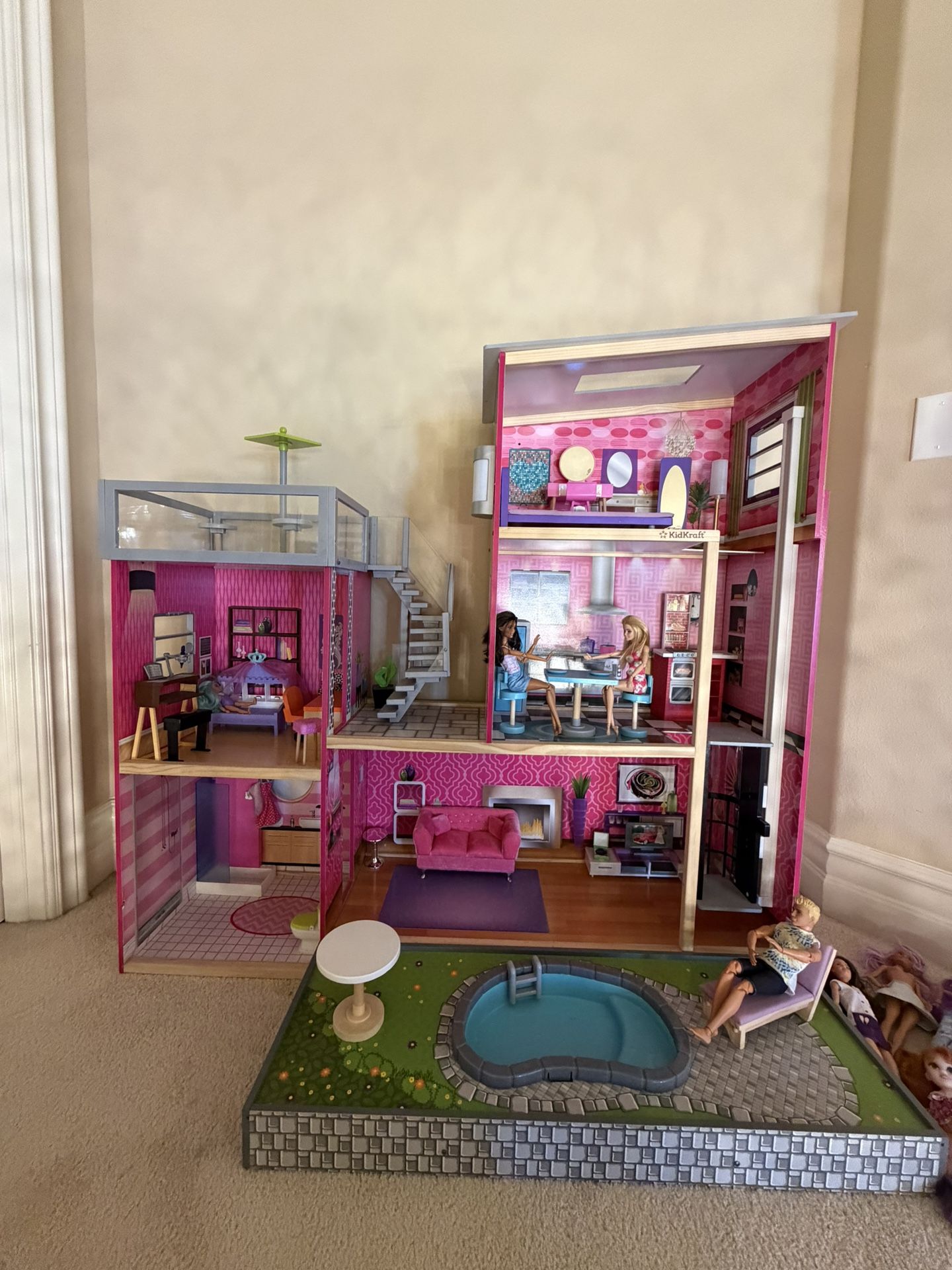 Kid Kraft Pink Uptown Barbie Dollhouse
