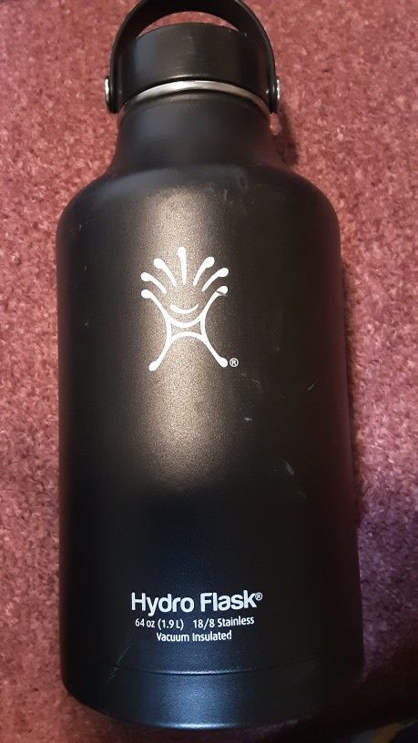 64oz Black Hydro Flask With Lid